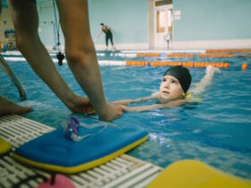 nauka plywania dla dzieci wybor instruktora