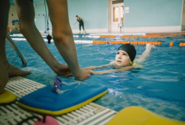 nauka plywania dla dzieci wybor instruktora